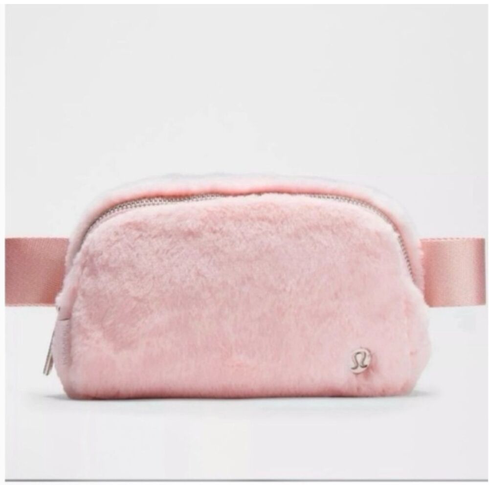 NWT Lululemon Everywhere Belt Bag Plush Fleece Strawberry Milkshake One Size